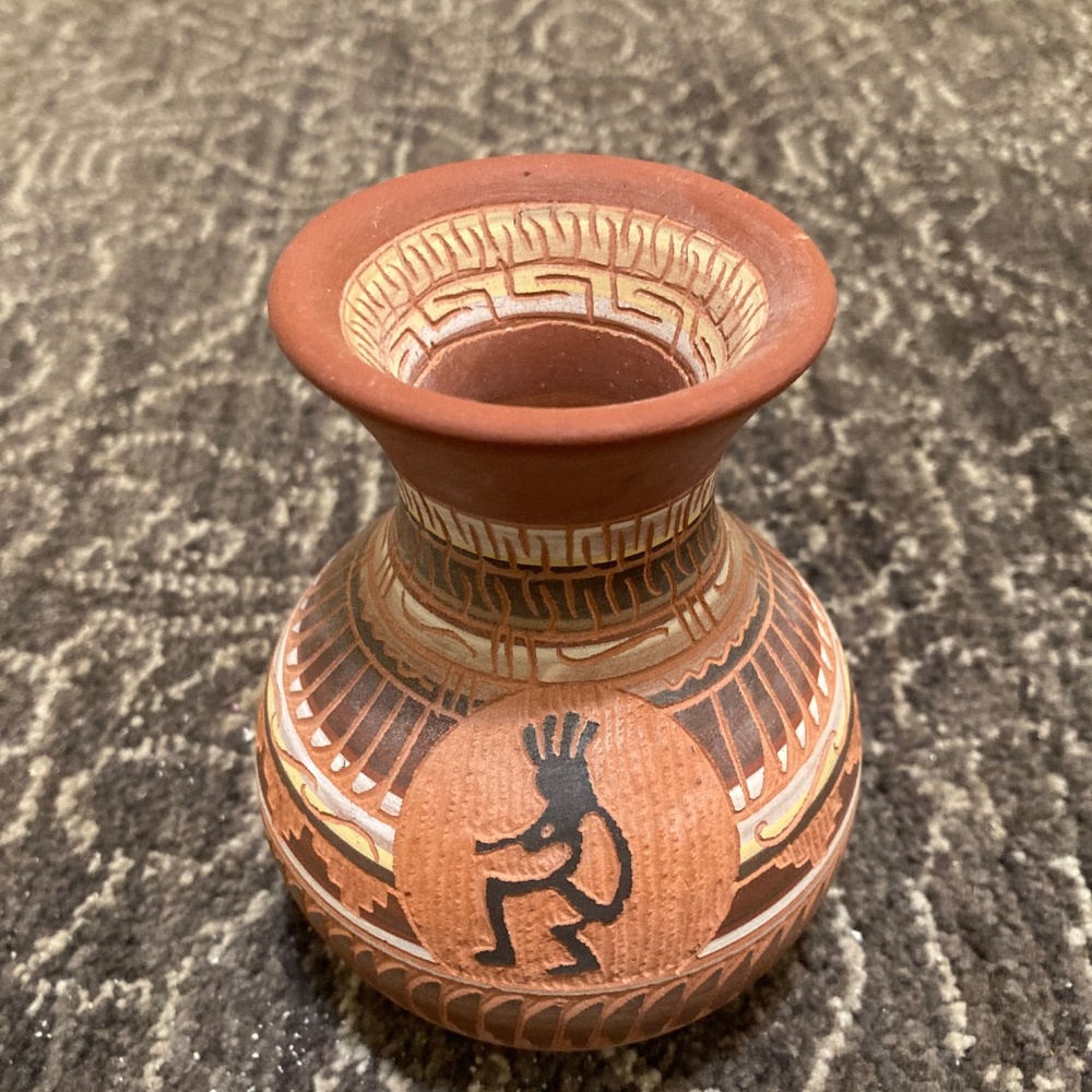 Signed pottery piece - Picture 2 of 5